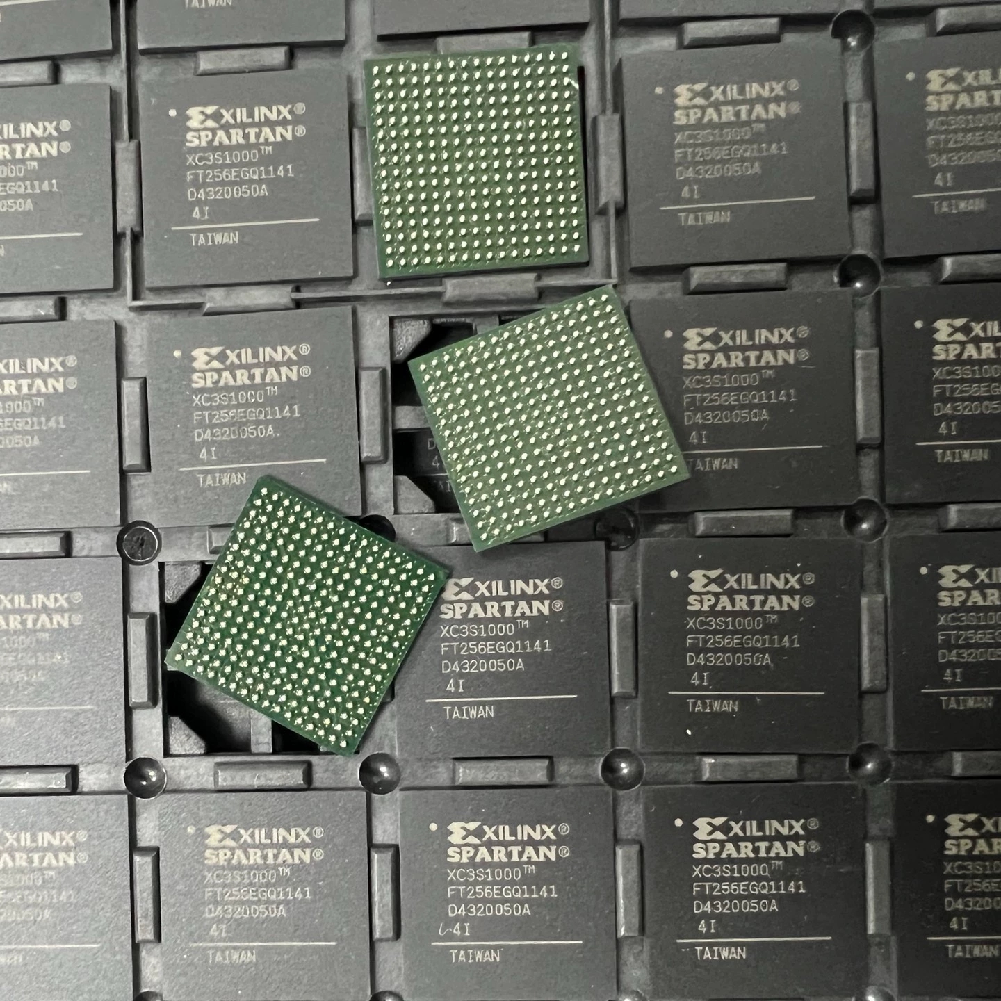 XC3S1000-4FTG256I: Una solución FPGA industrial rentable