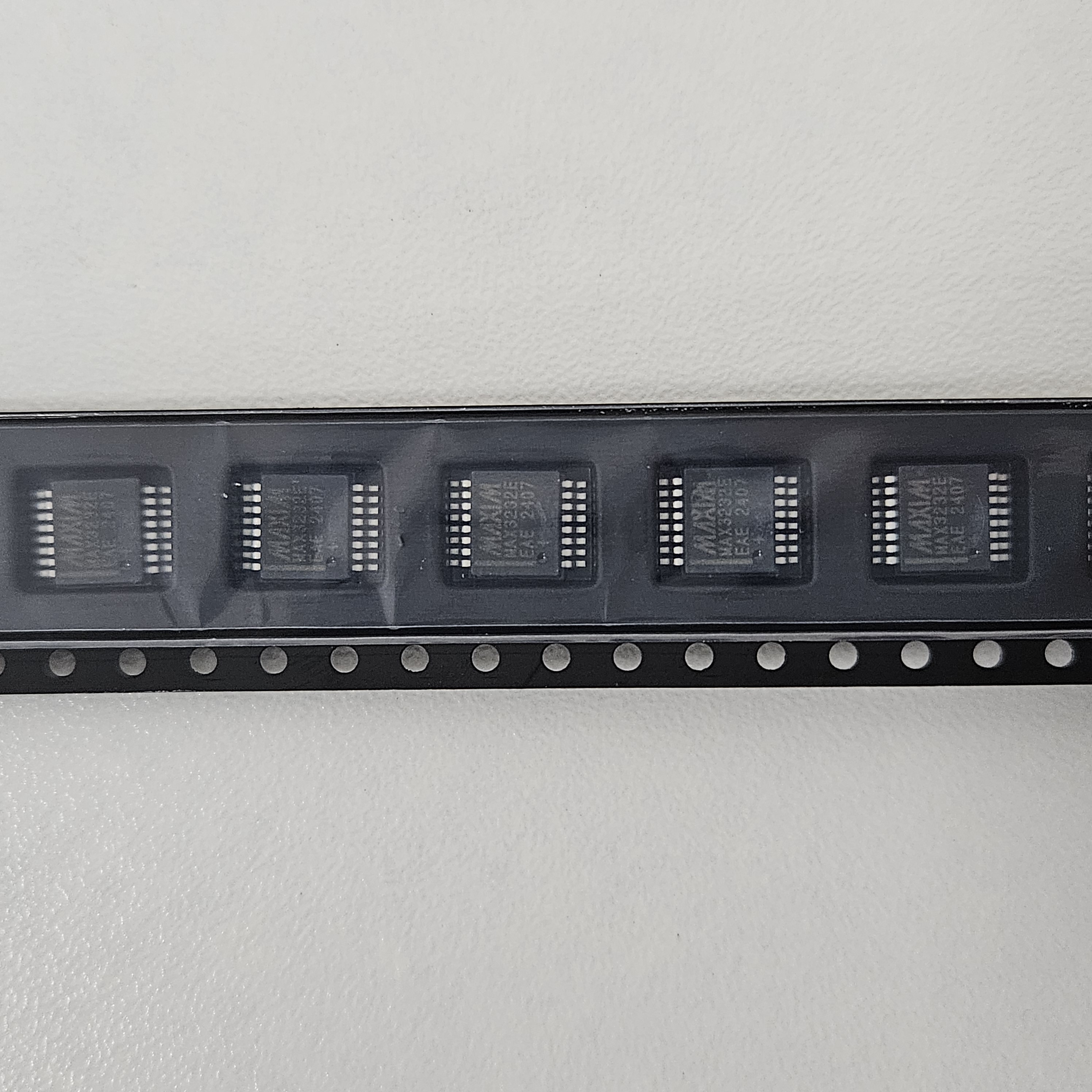 Análisis comparativo de MAX3232EEAE y otros transceptrs-232